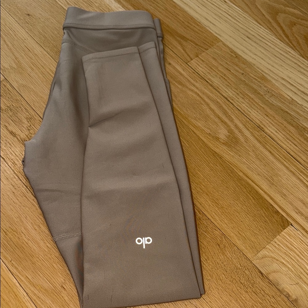 ALO Yoga women’s Tan leggings